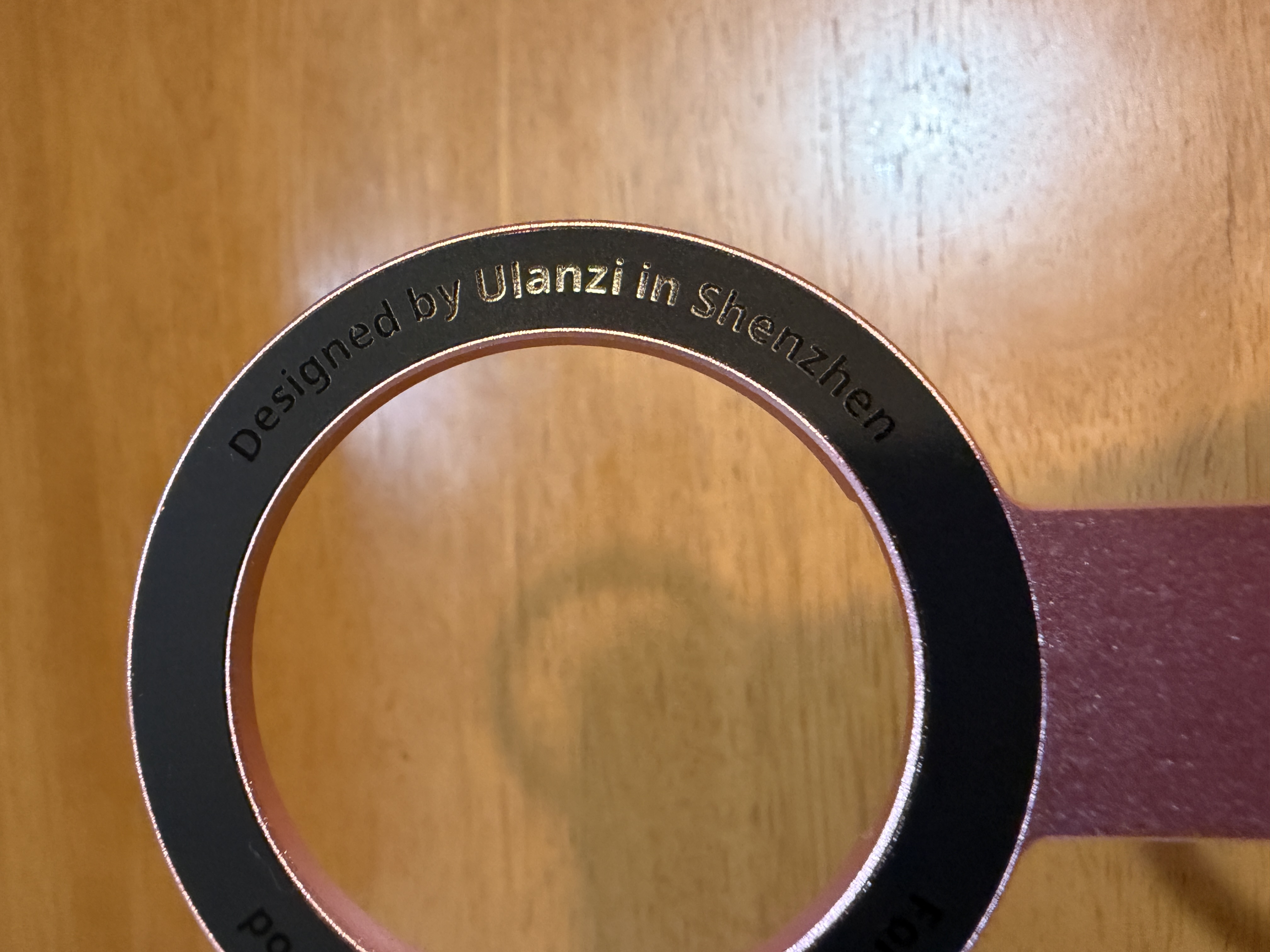Ulanzi MA60 ピンクのマグネット面と刻印