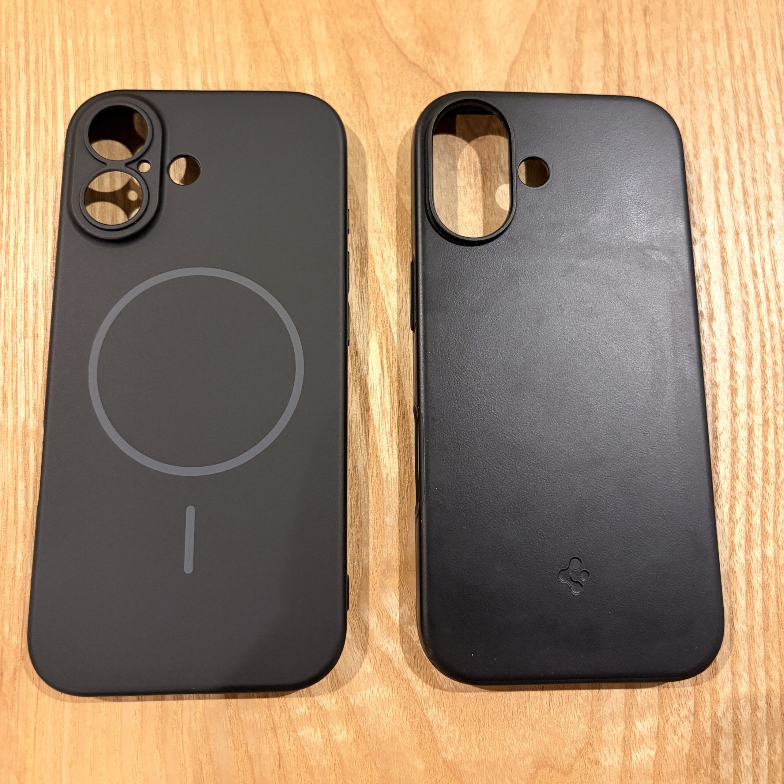 JETechとSpigenのiPhone 17ケース外側を比較