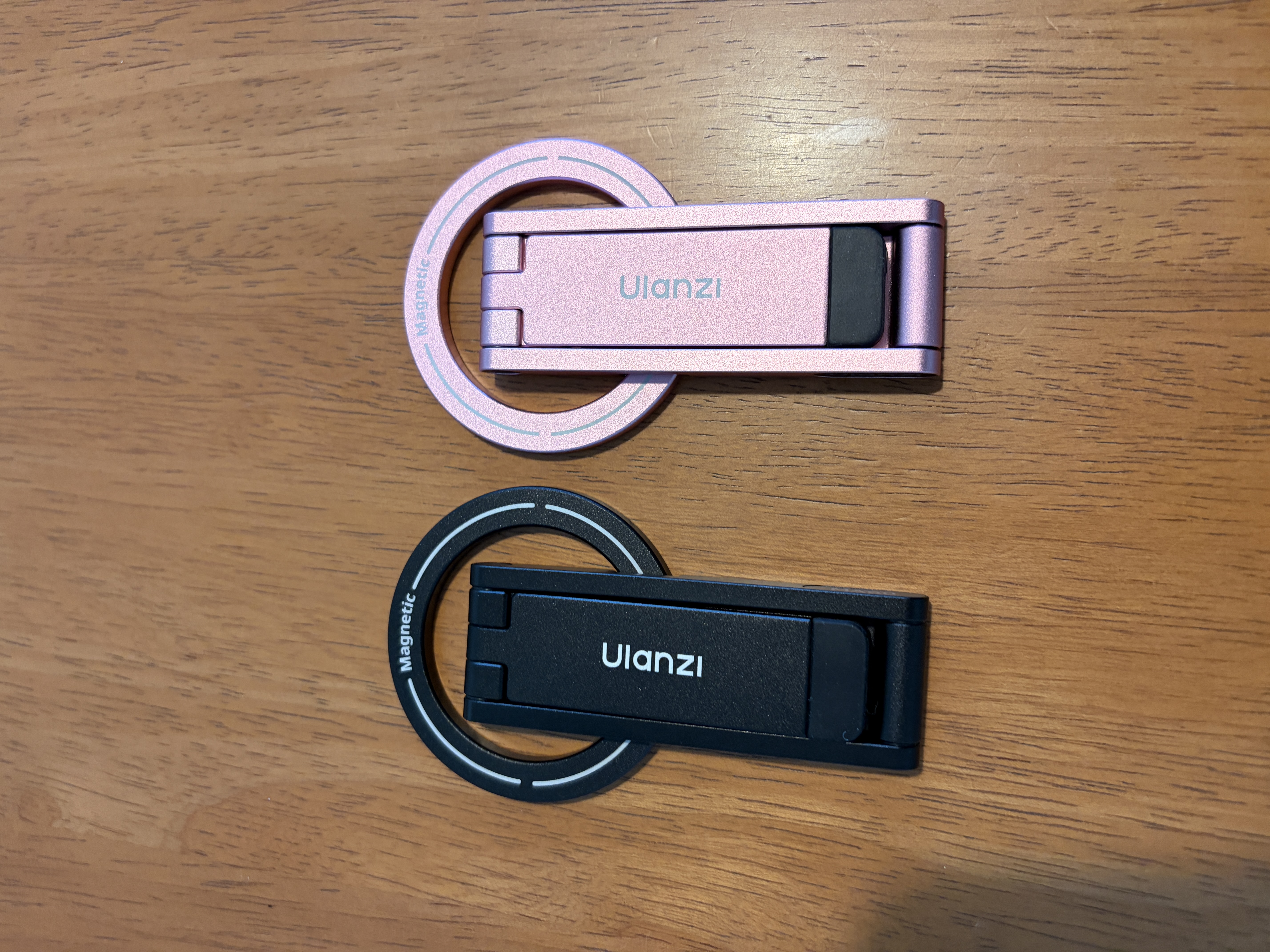 Ulanzi MA60 ブラックとピンクの折りたたみ状態を比較