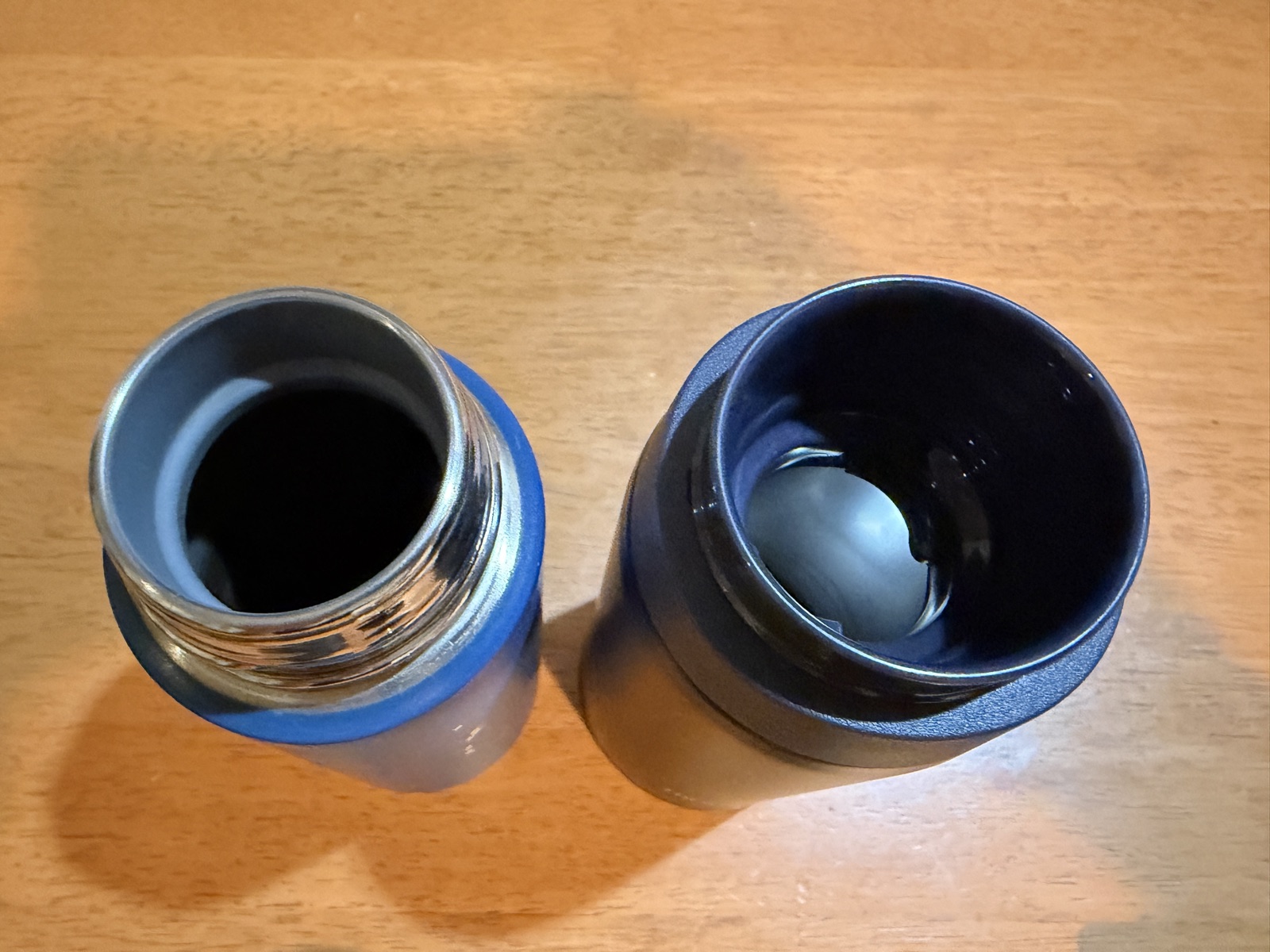 象印の口金とサーモスJOR-250の飲み口を上から比較