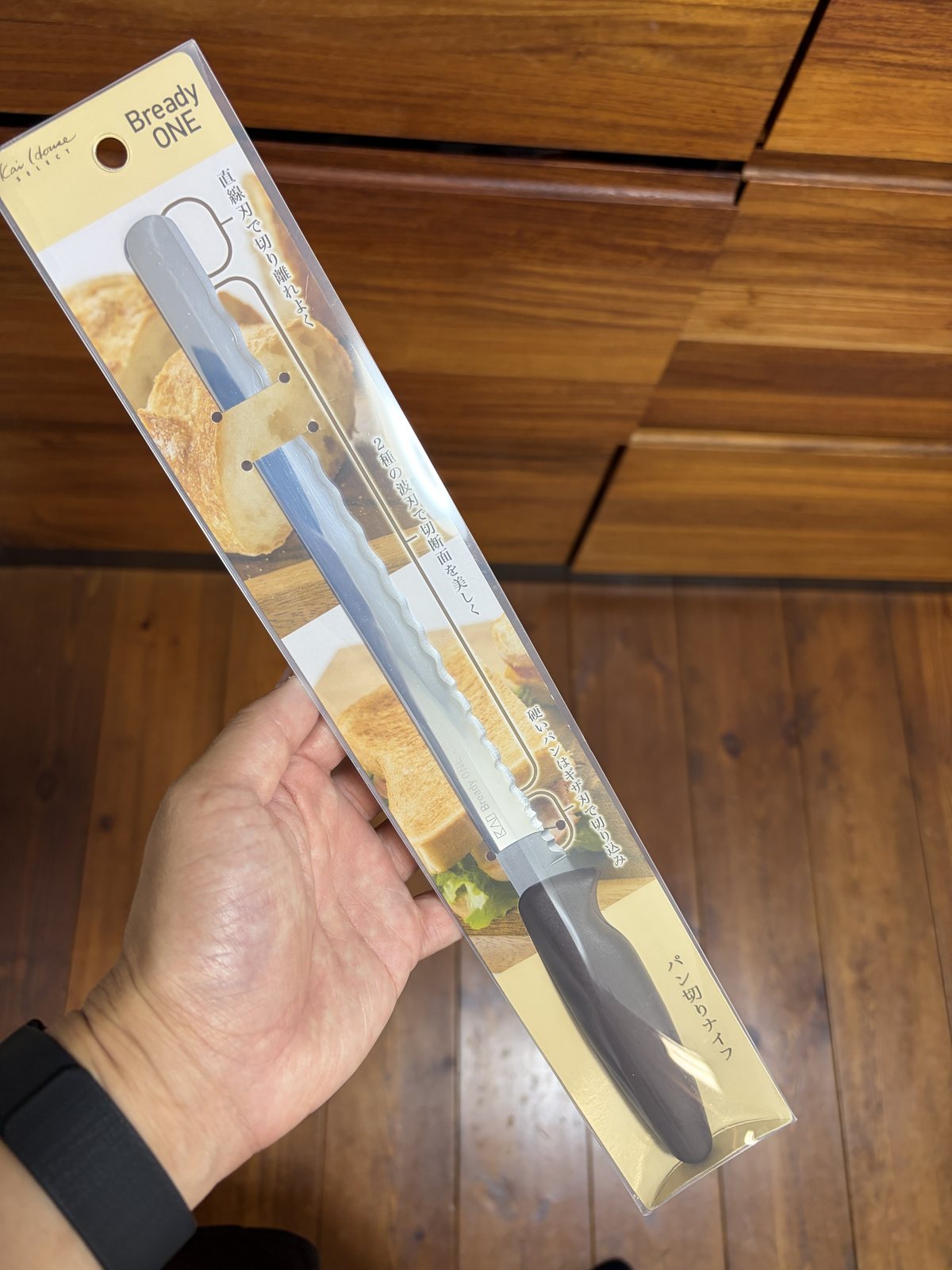 貝印 Bready ONE パン切り包丁 AB5524のパッケージ